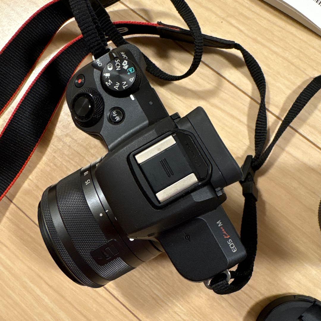 Canon EOS Kiss M ミラーレス一眼カメラ
