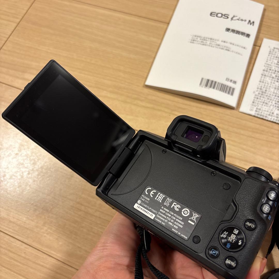 Canon EOS Kiss M ミラーレス一眼カメラ