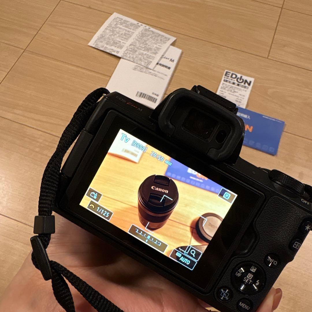 Canon EOS Kiss M ミラーレス一眼カメラ