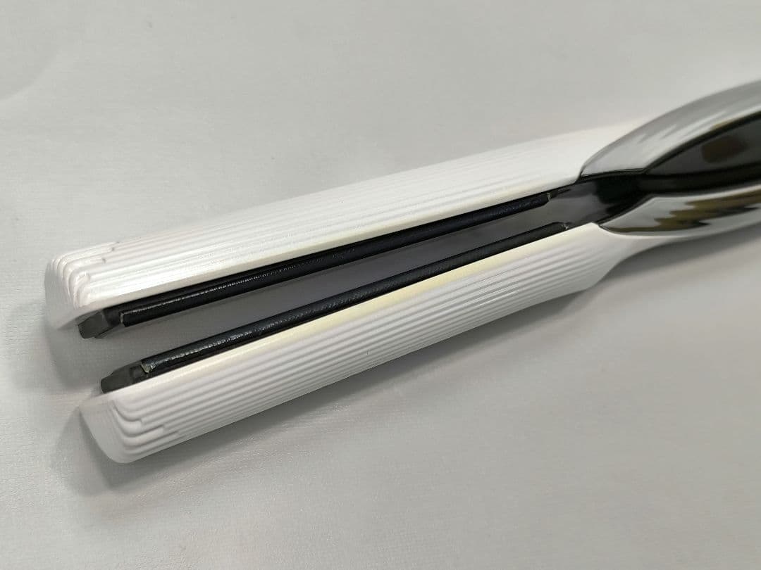 2021年製　正規品　ReFaリファ ビューテック ストレートアイロン