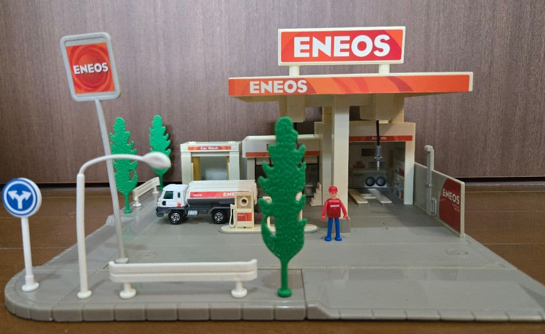 美品】【廃盤品】トミカタウン ENEOSガソリンスタンド - メルカリ
