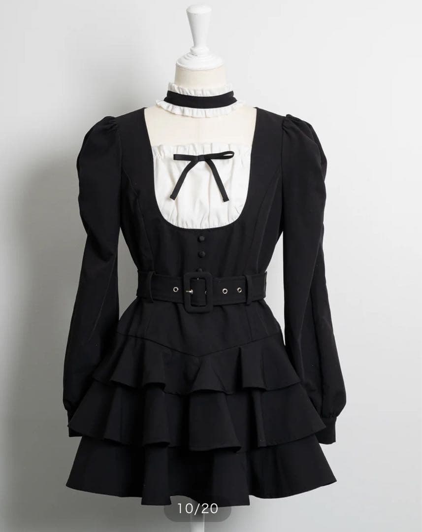 pium チョーカーフリルティアードワンピース ブラック - メルカリ