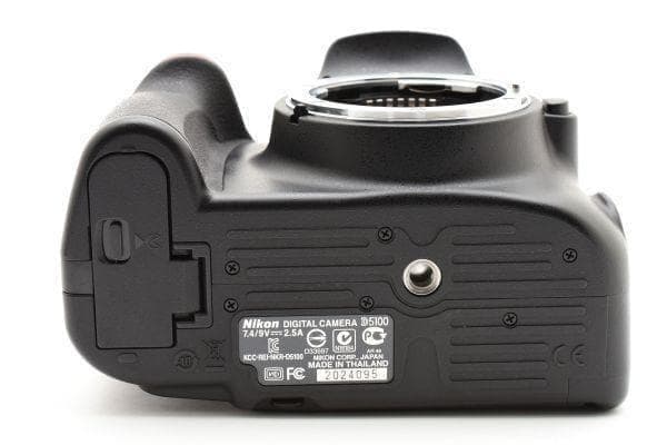 ニコン Nikon D5100 ボディ 一眼レフカメラ《ショット数7539回》