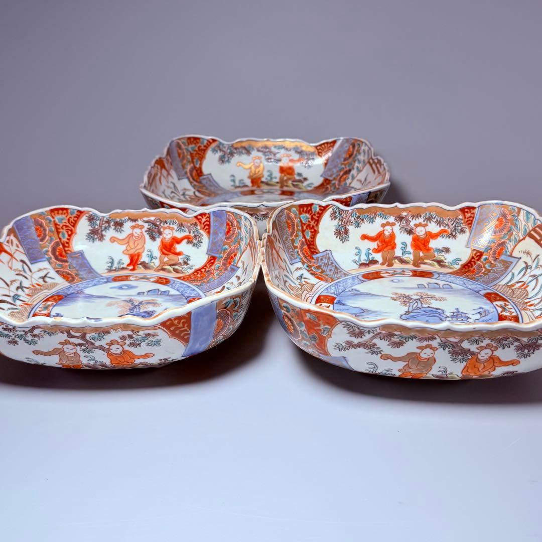 古伊万里 色絵風景画人物図三ツ鉢揃 二重四ツ足高台 四角鉢 珍品 古