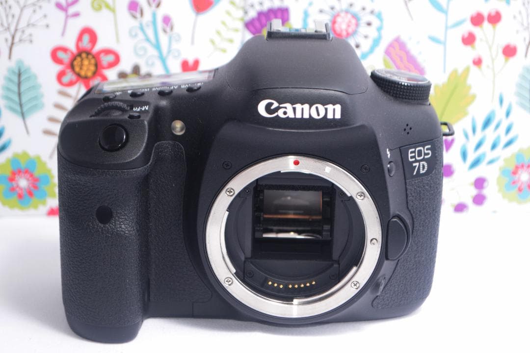 ❤️Canon EOS7D☆スマホに転送&超高画質で動画撮れてレンズ付❤️