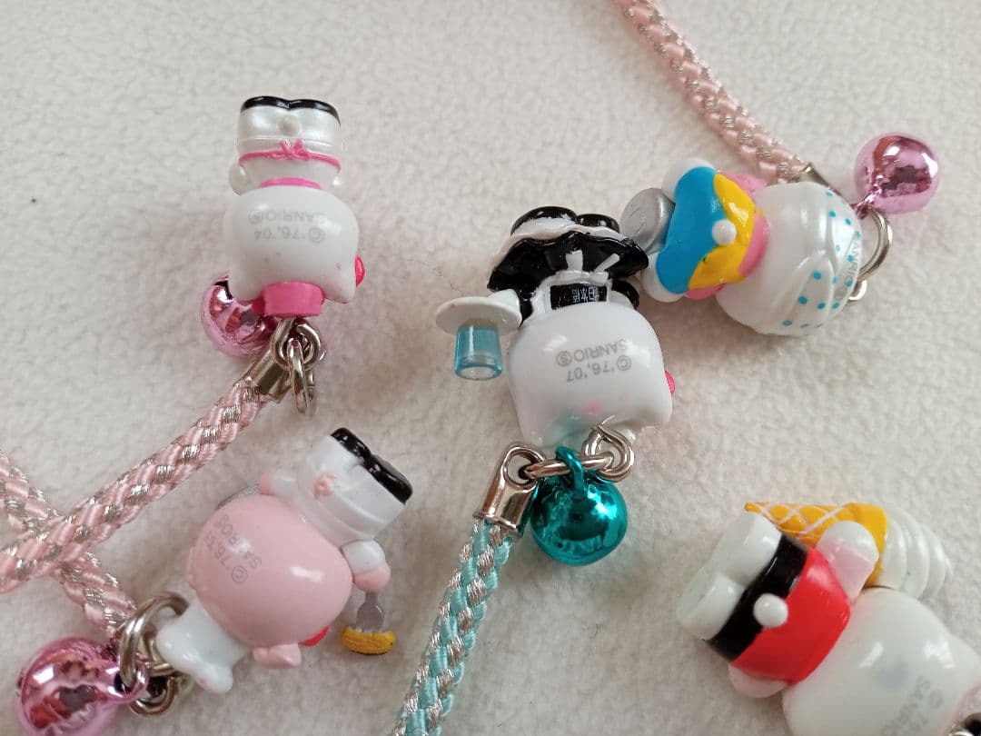 ゆうパケット】ハローキティ 根付け 飲食店店員さん 5個セット - メルカリ