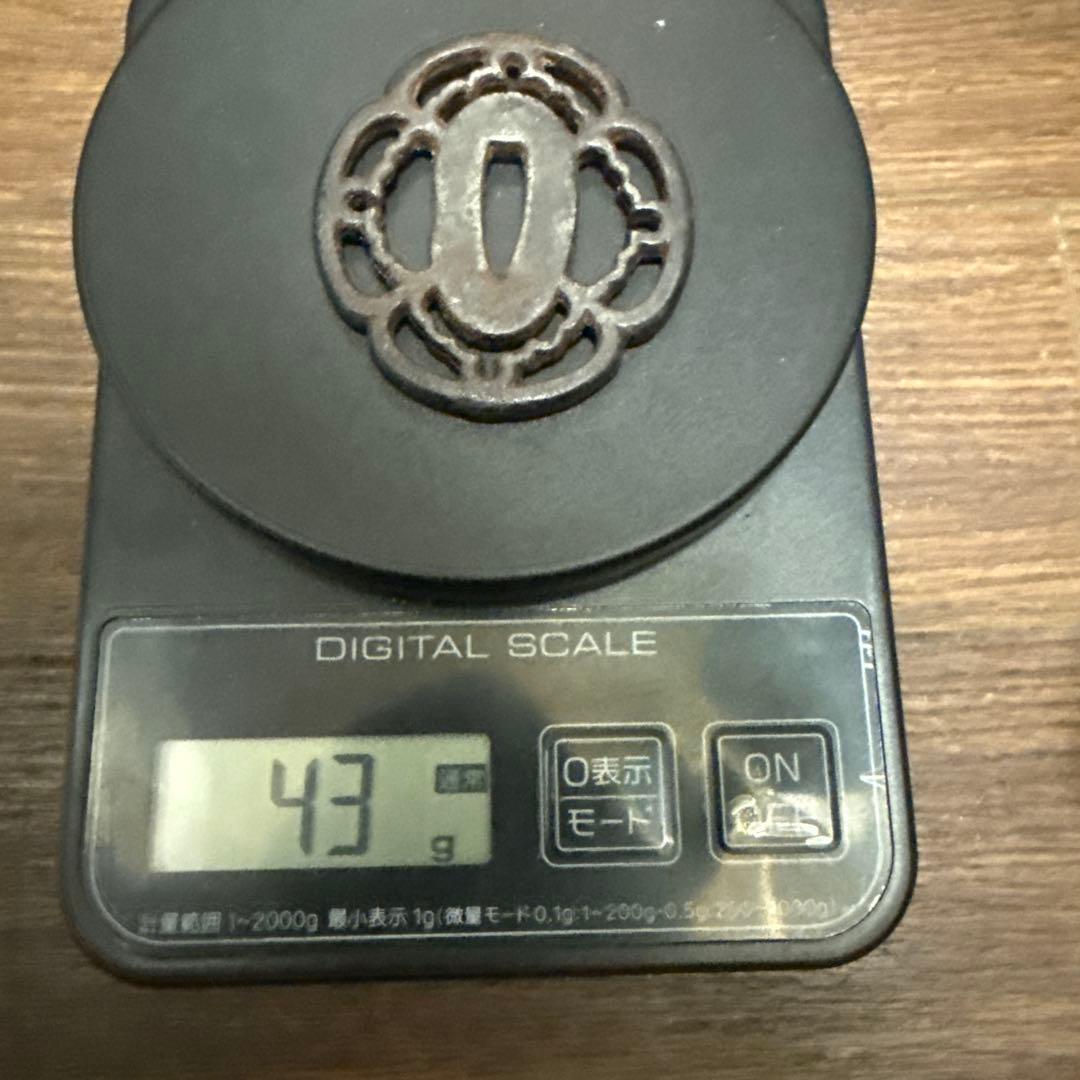 鉄製 花模様 鍔 43g 日本刀の鐔・鍔｜鉄地木瓜形菊花