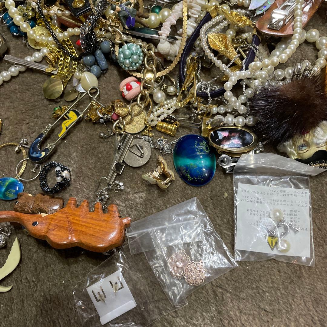た*し様 古いアクセサリー まとめて 2.68kg イミテーション 指輪 ネック