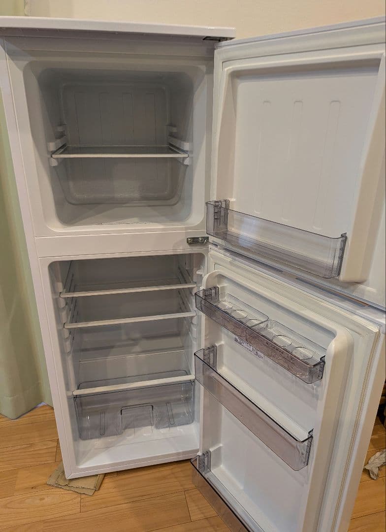 ホワイト 上冷凍庫 冷蔵庫(傷2か所)　139L