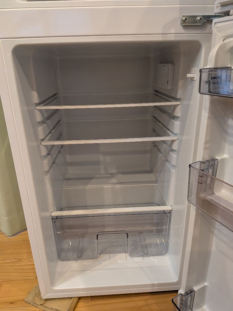 ホワイト 上冷凍庫 冷蔵庫(傷2か所)　139L
