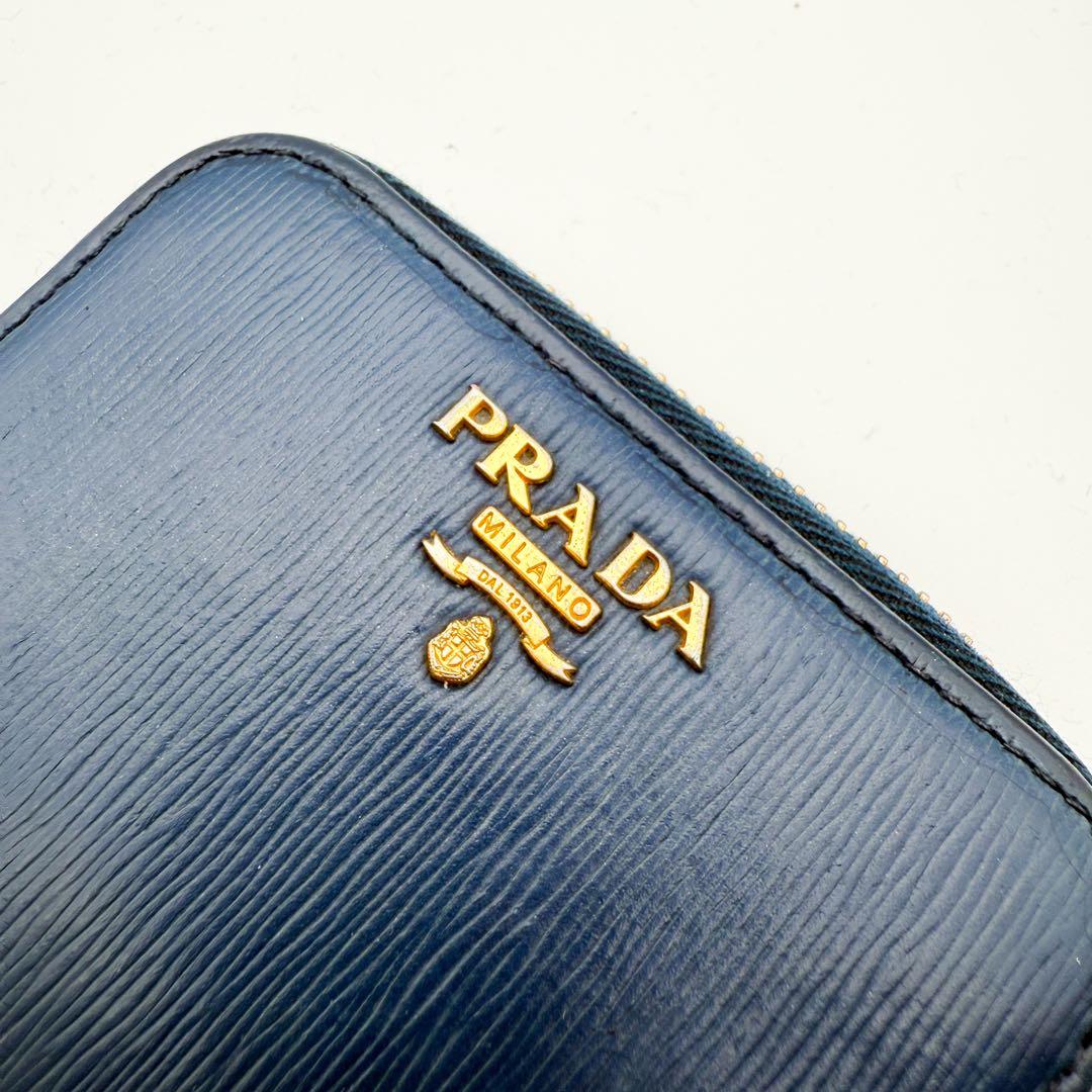 プラダ コインケース ラウンドジップ ヴィッテロダイノ レザー