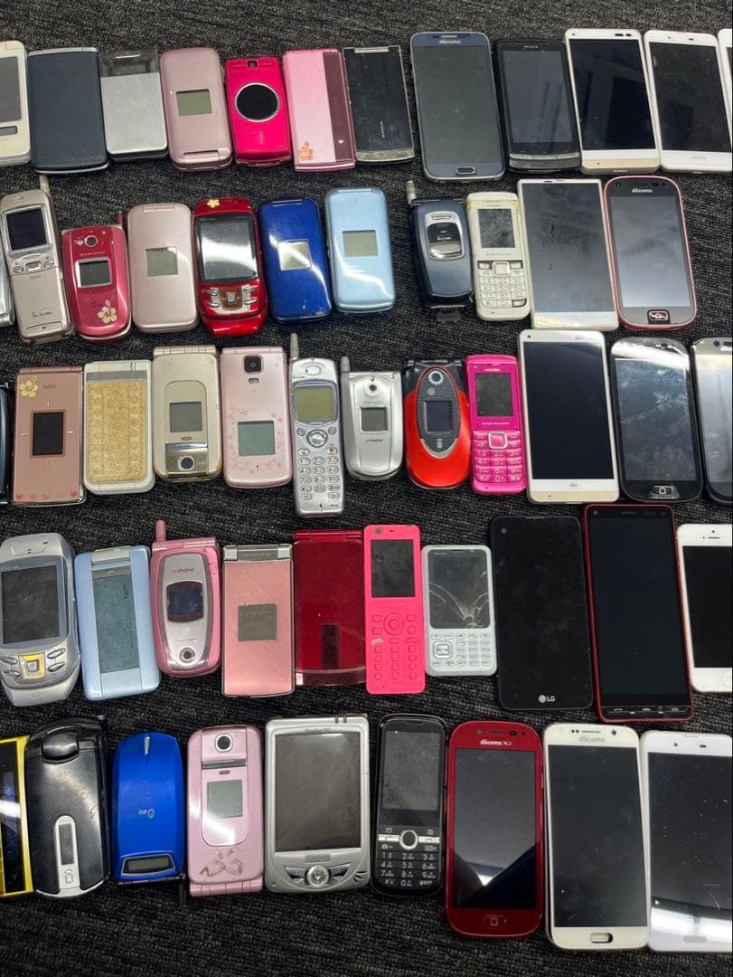 ガラケー　スマホ　電話　iPad まとめ　部品取り　大量　80台　ジャンク