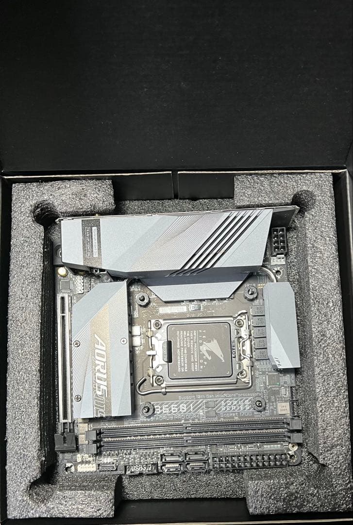GIGABYTE B660I AORUS PRO DDR4 マザーボード