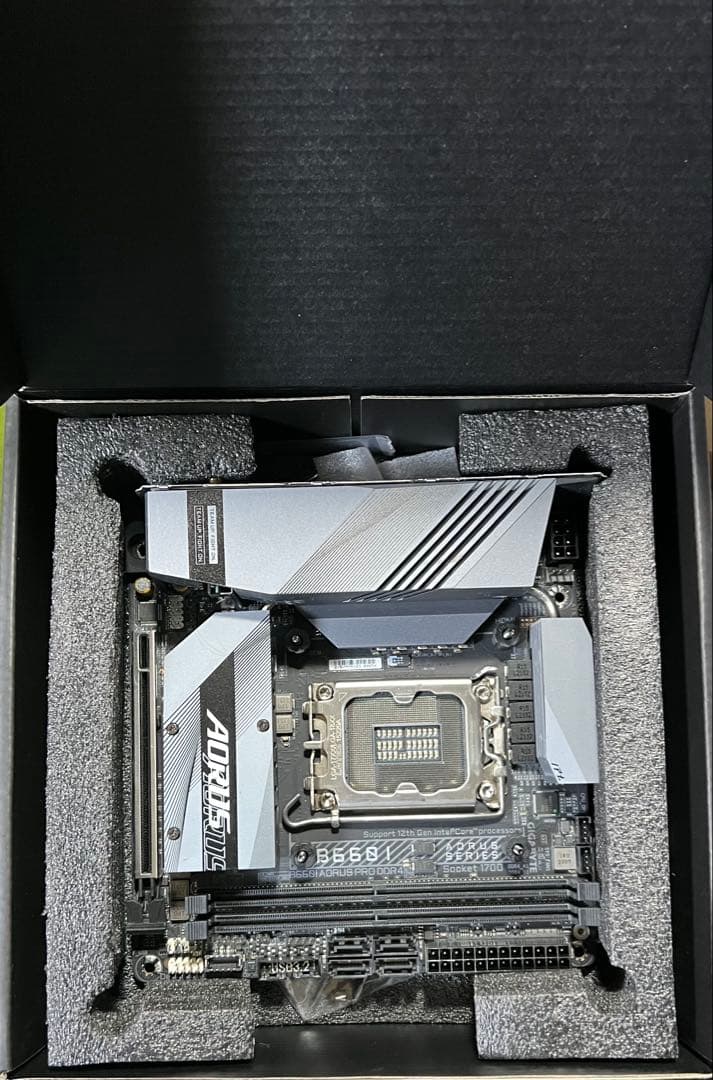 GIGABYTE B660I AORUS PRO DDR4 マザーボード