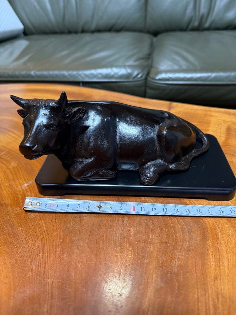 黒色 陶器 牛の置物 - メルカリ