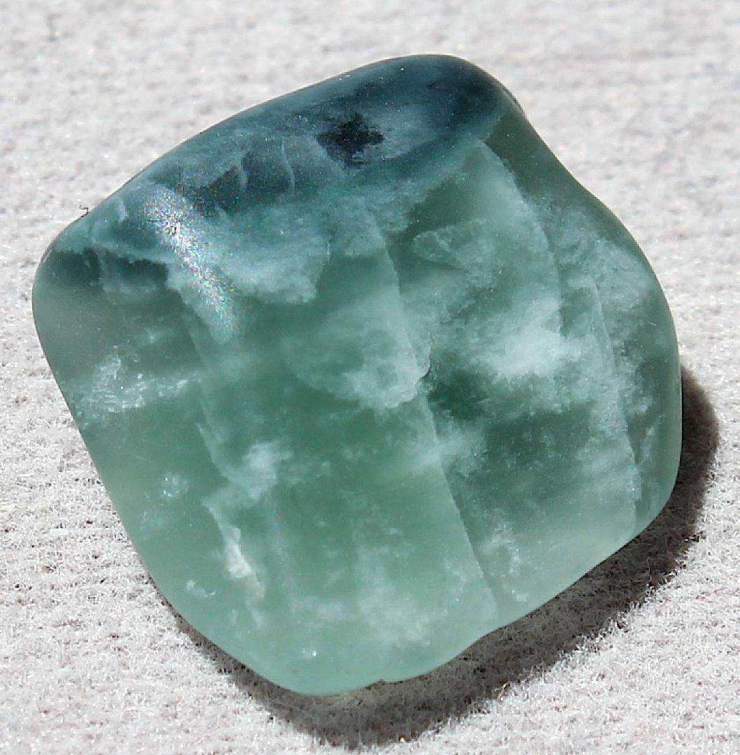 ［半透明の翡翠］糸魚川翡翠 原石 2.2g