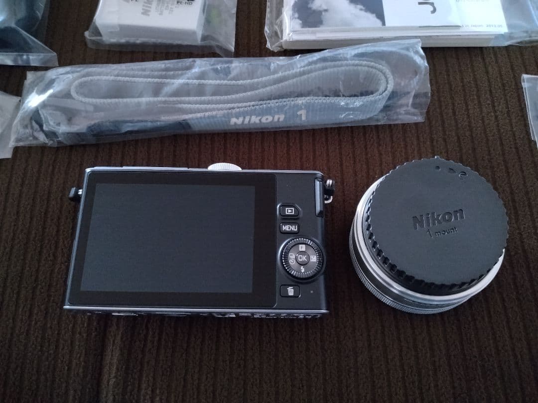 【ほぼ未使用】Nikon 1 J4 MODEL Zoom Lens Kit 純正
