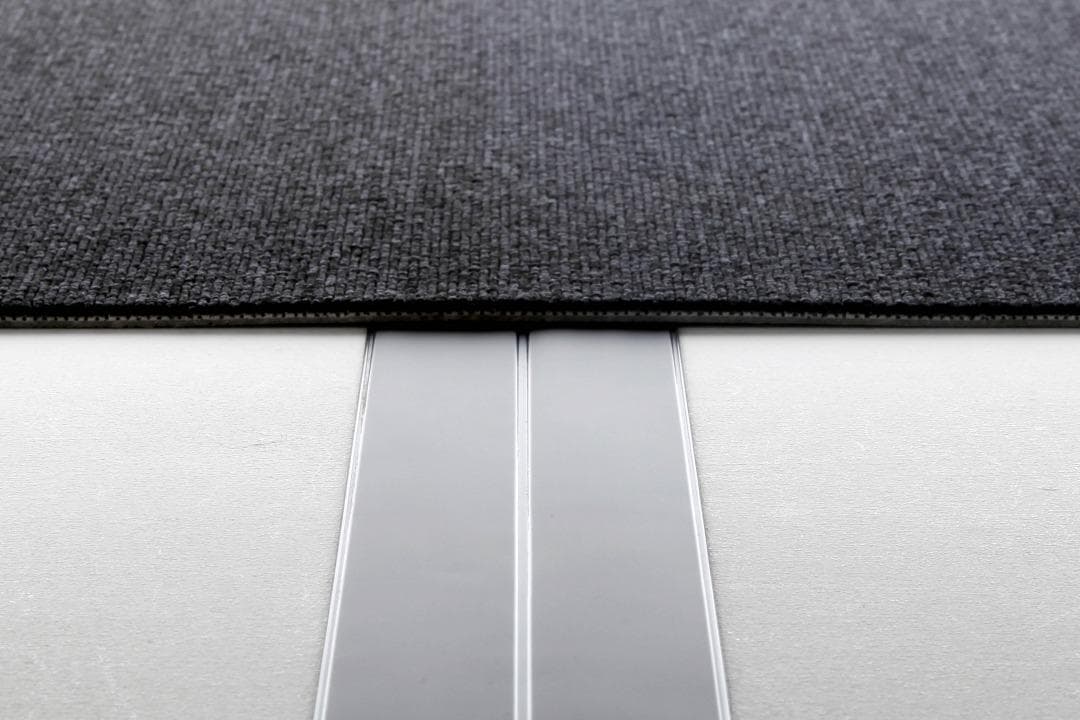 厚さ0.9mm の驚くほど薄い延長コード【50cm✕1本 2m✕1本】黒