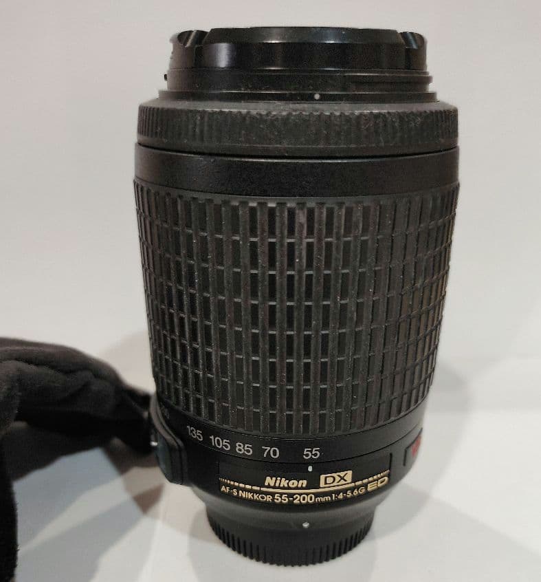 ニコン Nikon AF-S 55-200mm VR　　望遠レンズ　操作簡単