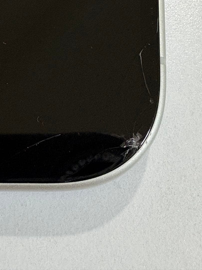 iPhone16 128GB ホワイト ※一部画面割れ、傷有り