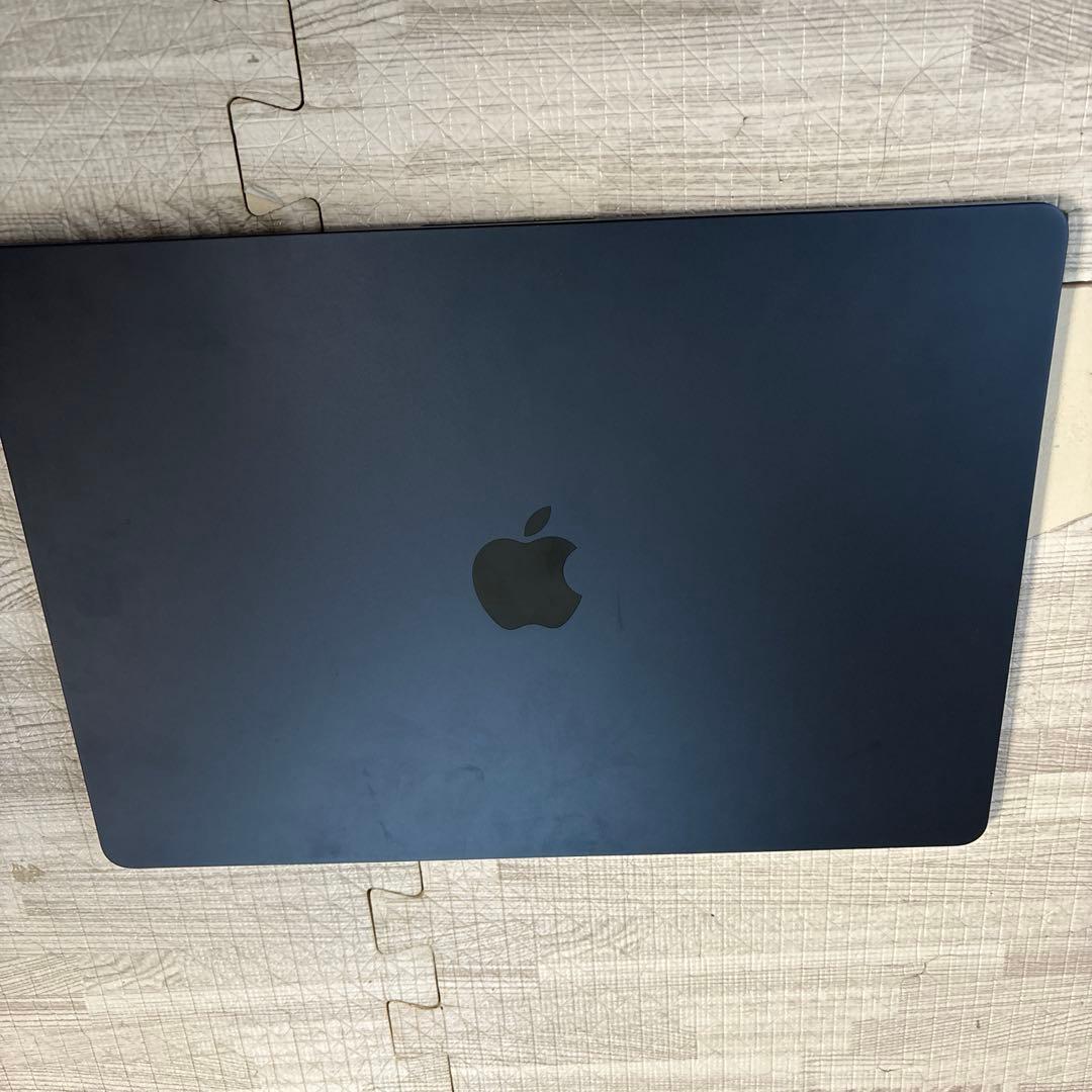 Apple MacBook Air 15インチ (8GB, 256GB SSD)