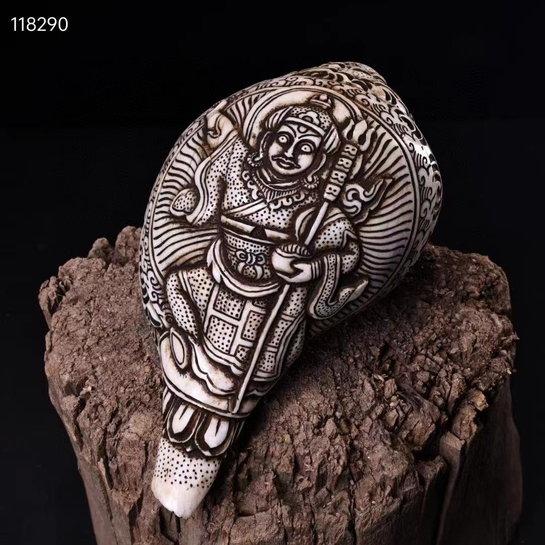 中国古美術・旧蔵蔵伝工芸 ・彫刻「蓮花生師匠」仏像・天然サザエ彫り・右旋法螺法器 中国古美術・旧蔵蔵伝工芸 ・彫刻「蓮花生師匠」仏像・天然サザエ彫り