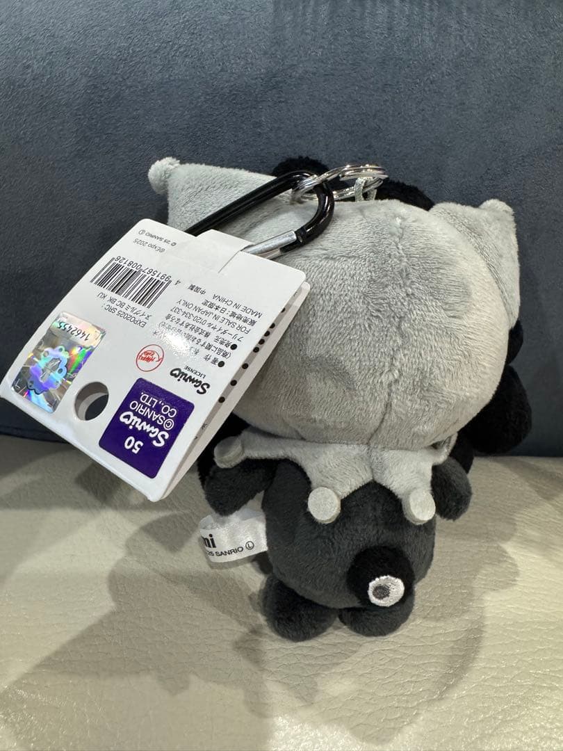 黒ミャクミャク なりきり ぬいぐるみ）カラビナ付き サンリオ クロミ