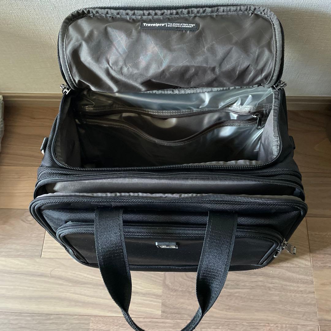 Travelpro 黒 クルー用トラベルバッグ Flight toteの通販はau PAY