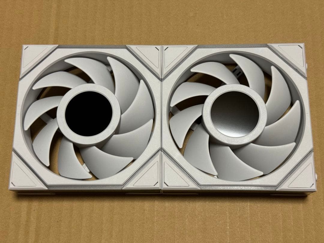 Lian Li UNI FAN TL LCDホワイト 8個+ファンコントローラー