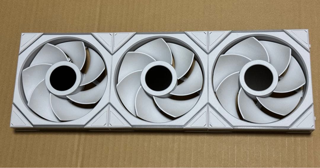 Lian Li UNI FAN TL LCDホワイト 8個+ファンコントローラー