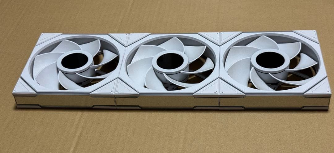 Lian Li UNI FAN TL LCDホワイト 8個+ファンコントローラー