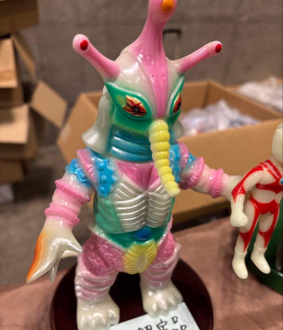 M1号 蓄光版 ヒッポリト星人 鵜川薫氏 彩色デザイン - メルカリ