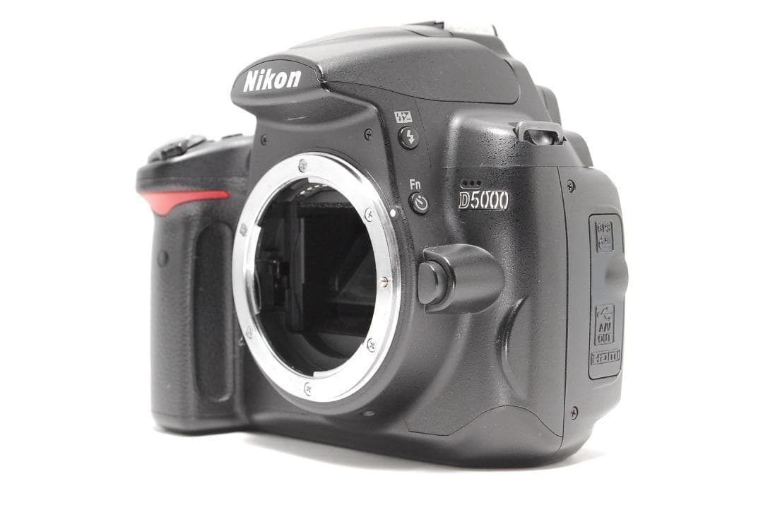 【美品】Nikon D5000　スマホ転送　動画も写真も撮れる　バリアングル液晶