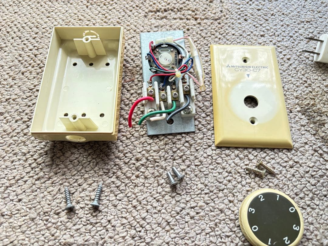 青い3枚羽根の扇風機