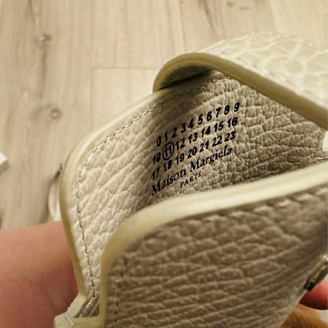 メゾンマルジェラ　Maison Margiera スマホショルダー