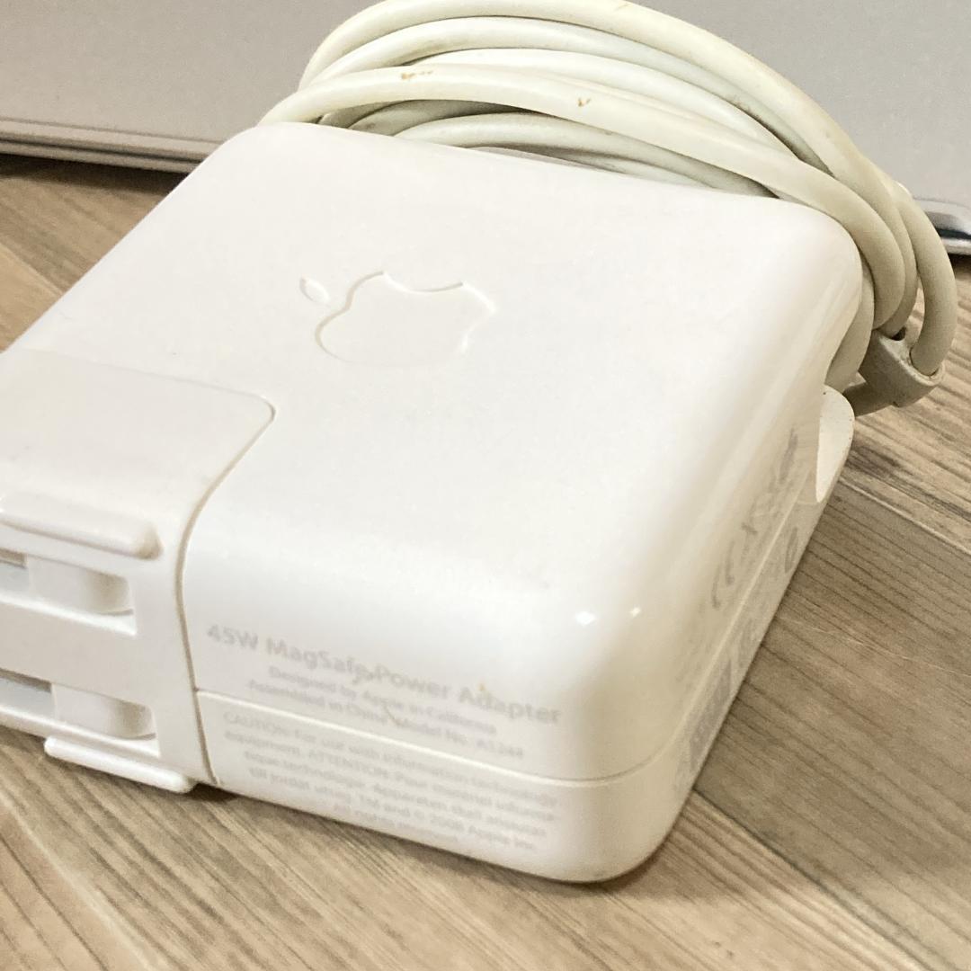 B2【Apple】 MacBook Air 11インチ