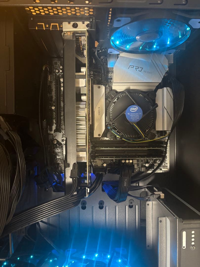 週末値下げ！少し青光りの自作ゲーミングPC 新品M.2SSD 10世代i5