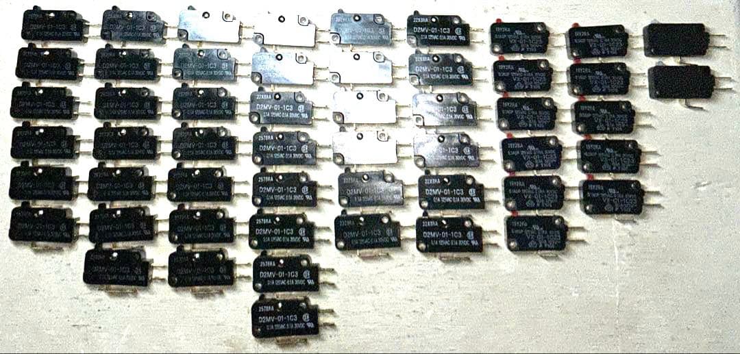 【現品限り】マイクロスイッチ D2MV-01-1C3他53個セット D2MV-01-1C3 Omron Electronics Inc-EMC Div | Switches | DigiKey