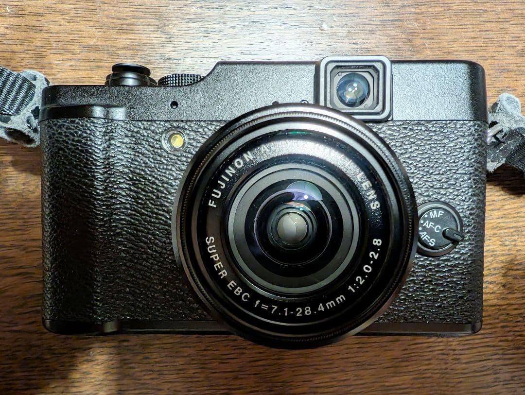 【デジタルカメラ】富士フイルム X10 (美品)