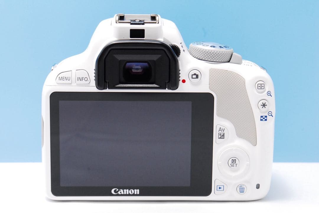 【ショット数少ない】Canon Kiss x7 ホワイト 手ぶれ補正 初心者