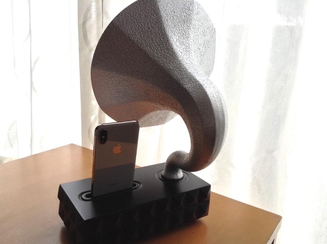 まるでレトロな蓄音機！お部屋がエレガントになる無電源スマホ用スピーカー　ゴールド