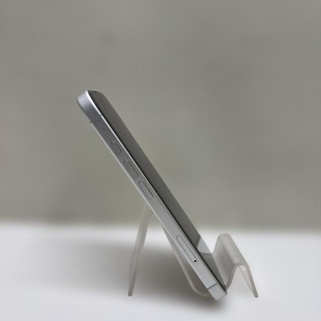 中古超美品 iPhone16 128GB SIMフリー バッテリー 100%