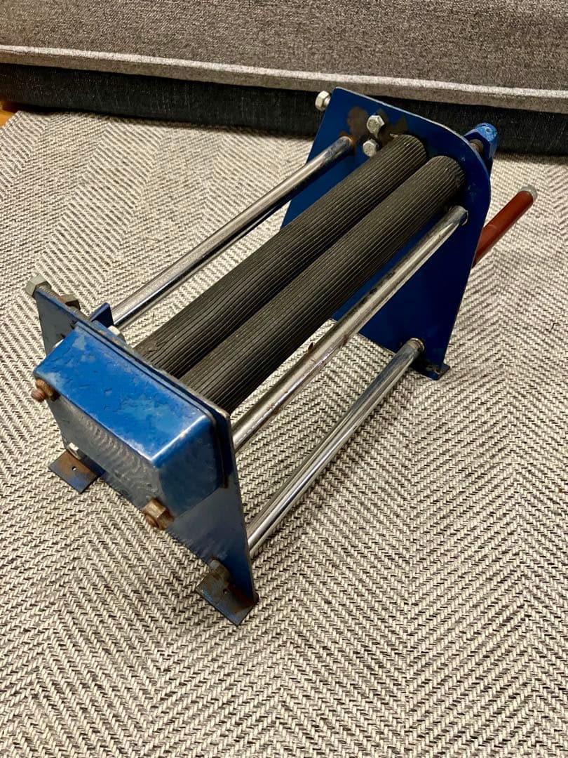 丸洗い可】手回しタケノコ皮むき機