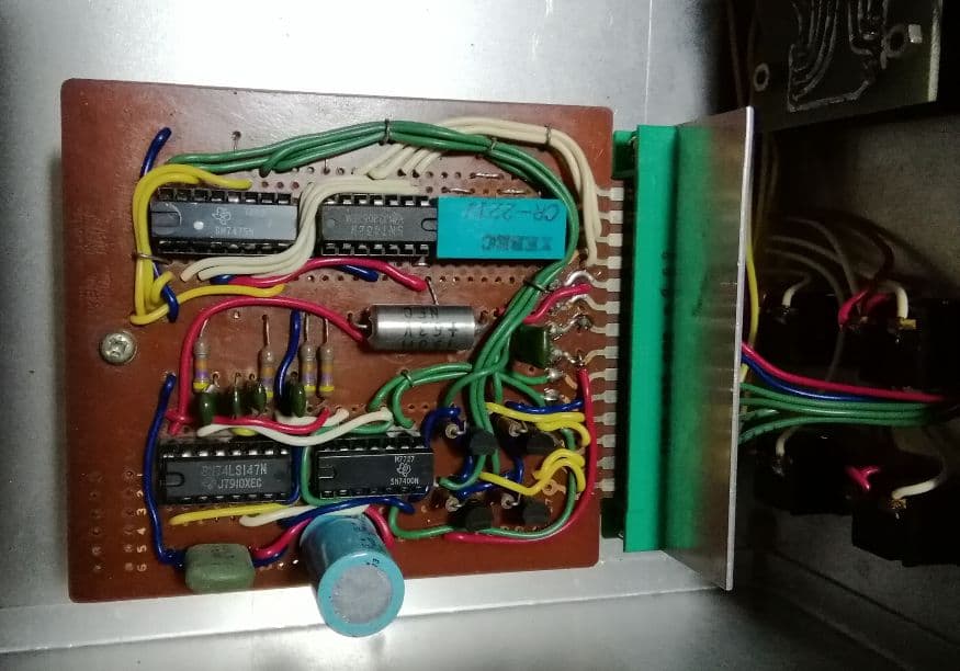 自作　　スピーカーセクター　ステレオ四組切り替え