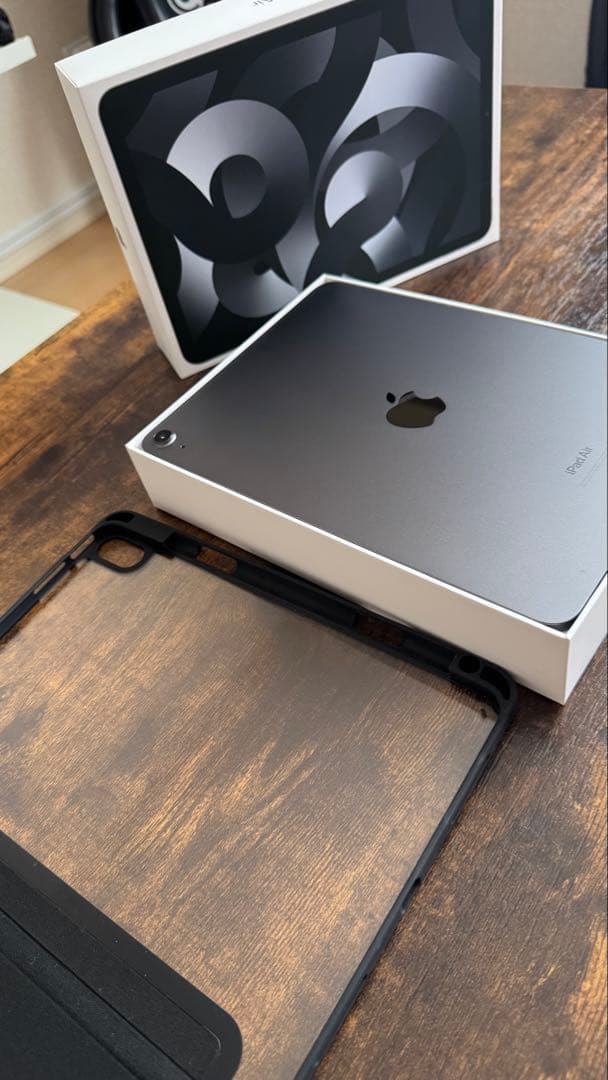 iPad Air 第5世代　Wi-Fi 256 GB カバー付き