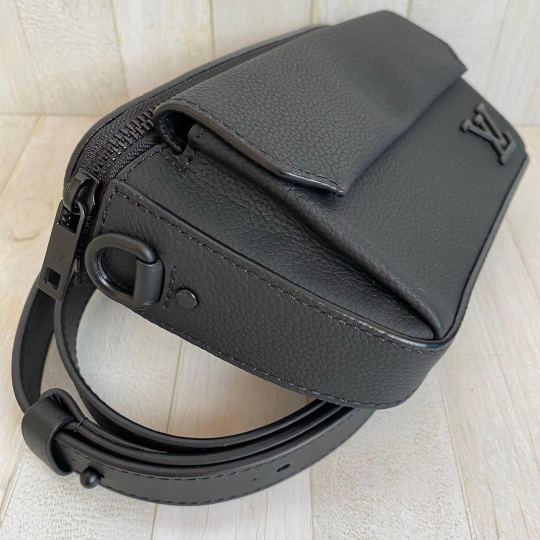 極美品 ルイヴィトン LV パイロット ウェアラブル ウォレット 黒 4K32