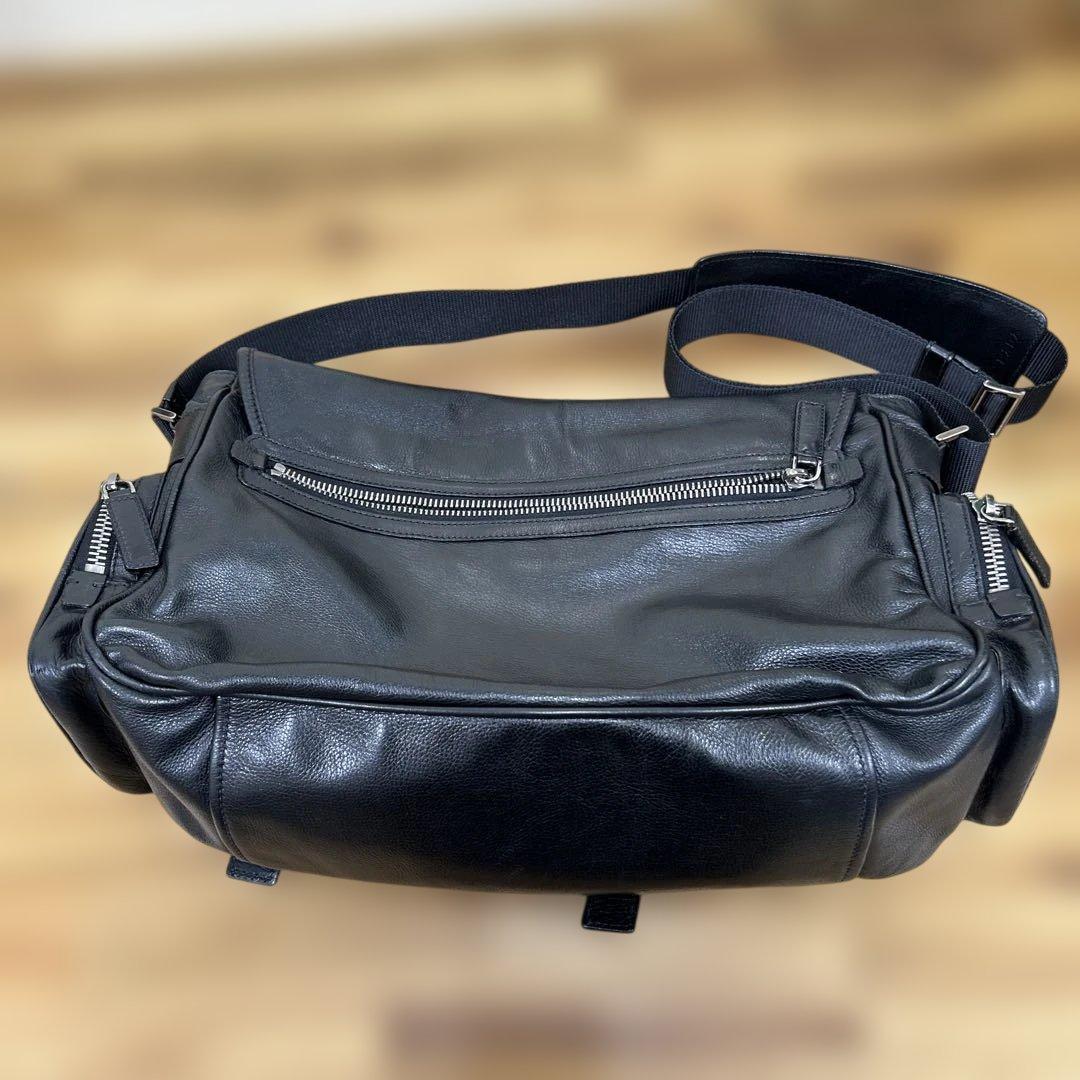 希少 プラダ PRADA ブラック メッセンジャーバッグ バッファロー革 黒