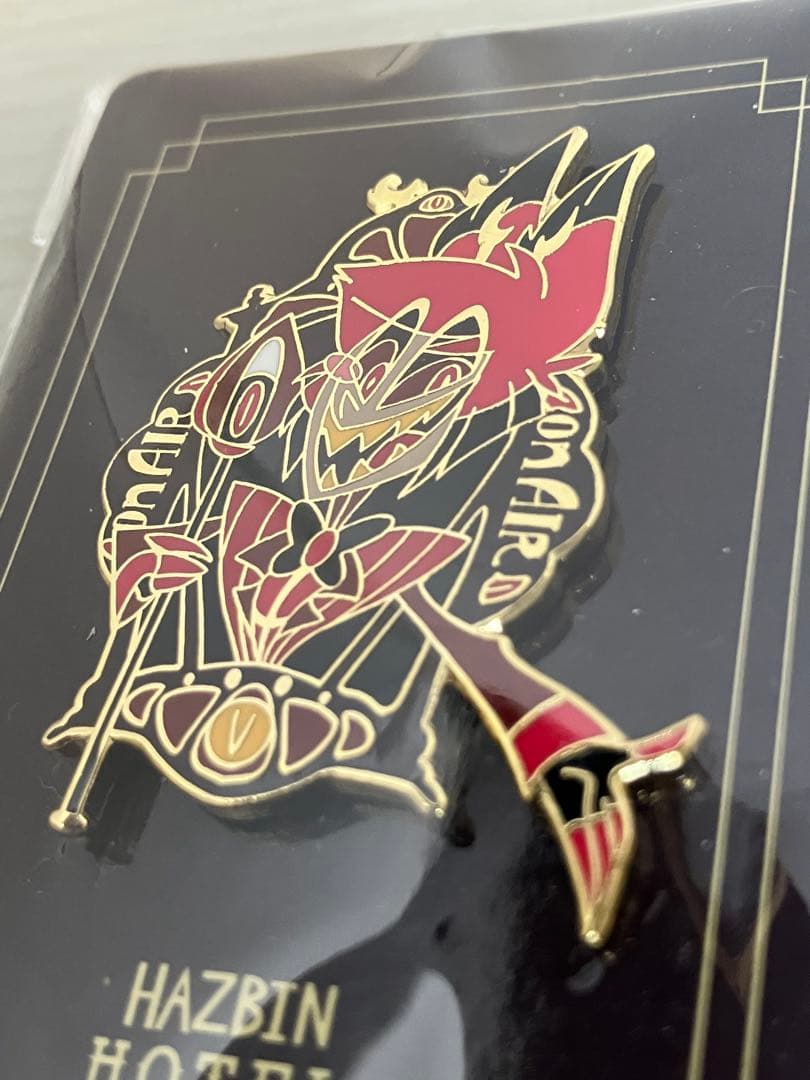 ハズビンホテル アラスター ピンバッジ ピンズ - メルカリ