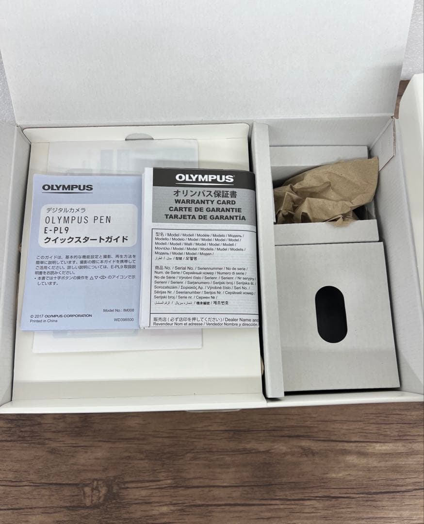 261189OLYMPUS ミラーレス一眼 PEN E-PL9 ボディー