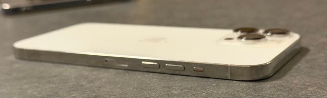 iPhone13promax シルバー 256GB バッテリー残量82%